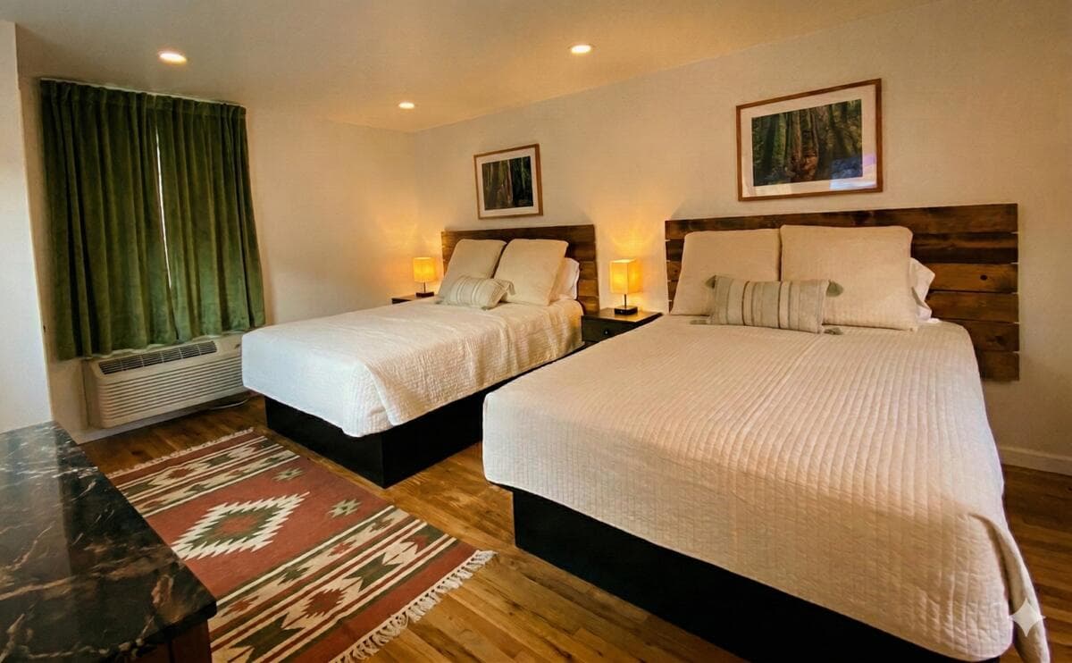 Double Queen / Two Bed
